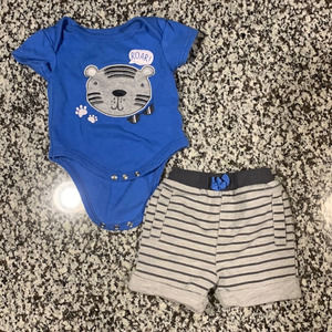 Baby outfit size 0-3MO